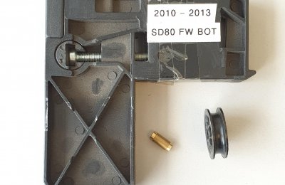 2010-2013 SD 80 BOTTOM FLYDOOR CORNER STAKE (no longer stocked)