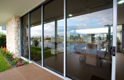 Signature cavity sliding door fully closed (166mm wide frame - screens N/A)