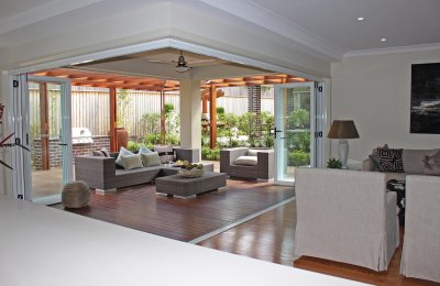 Signature corner bi-fold doors 90 degrees (screens N/A)