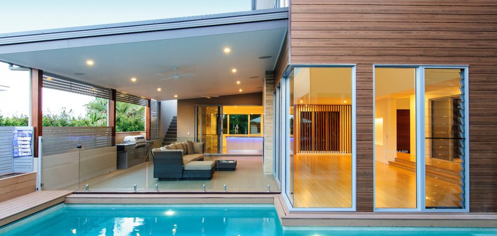 Signature (silicone butt joint) Corner Fixed Lite & Louvres (Frameless balustrade by others)